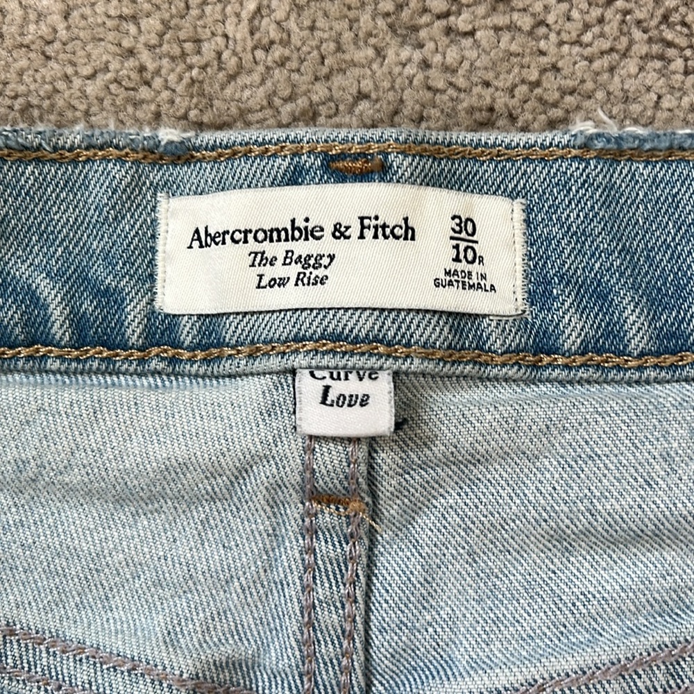 Abercrombie and Fitch low rise, the baggy jeans, denim light size 30/10 regular - Picture 6 of 6